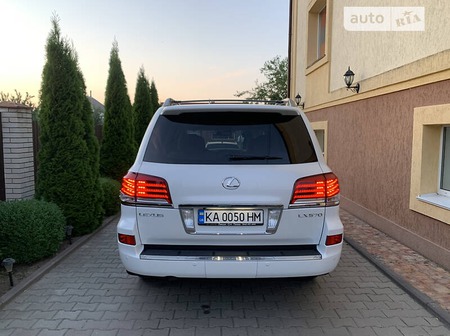 Lexus LX 570 2013  випуску Хмельницький з двигуном 5.7 л  позашляховик автомат за 58000 долл. 