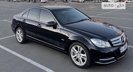 Mercedes-Benz C 250 2011  випуску Київ з двигуном 1.8 л бензин седан автомат за 14000 долл. 