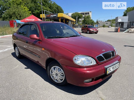 Daewoo Lanos 2004  випуску Харків з двигуном 1.5 л бензин седан механіка за 2600 долл. 