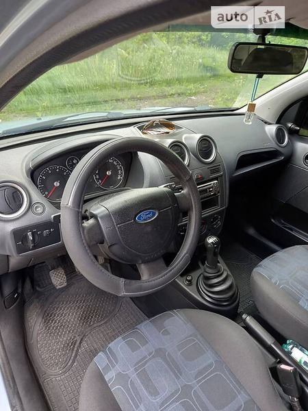 Ford Fiesta 2007  випуску Кропивницький з двигуном 1.3 л  хэтчбек механіка за 3700 долл. 