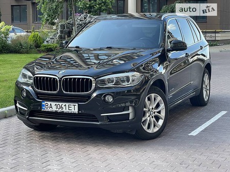 BMW X5 2014  випуску Київ з двигуном 3 л бензин позашляховик  за 26700 долл. 