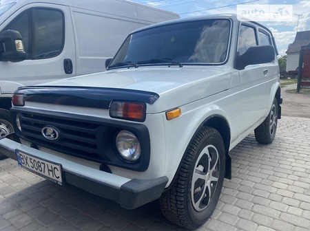 Lada 2121 2013  випуску Житомир з двигуном 1.7 л  позашляховик механіка за 4600 долл. 