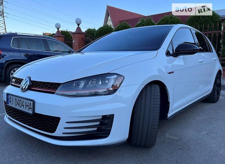 Volkswagen Golf GTI 2015  випуску Київ з двигуном 2 л бензин хэтчбек автомат за 15250 долл. 