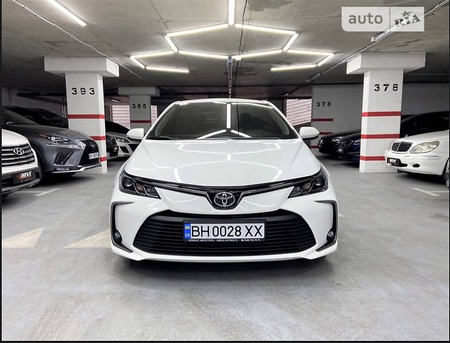 Toyota Corolla 2019  випуску Одеса з двигуном 1.6 л бензин седан  за 14500 долл. 