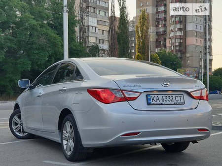 Hyundai Sonata 2014  випуску Київ з двигуном 2 л газ седан автомат за 5990 долл. 