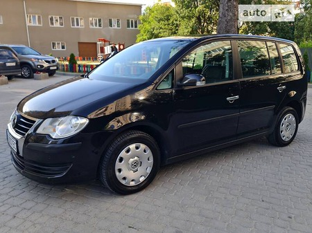 Volkswagen Touran 2007  випуску Тернопіль з двигуном 1.9 л дизель універсал автомат за 6599 долл. 