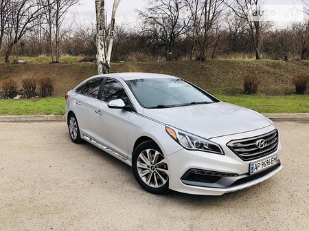 Hyundai Sonata 2015  випуску Запоріжжя з двигуном 2.4 л бензин седан автомат за 12800 долл. 