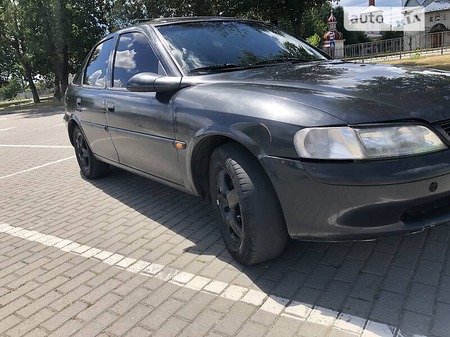 Opel Vectra 1998  випуску Івано-Франківськ з двигуном 1.6 л бензин хэтчбек механіка за 799 долл. 