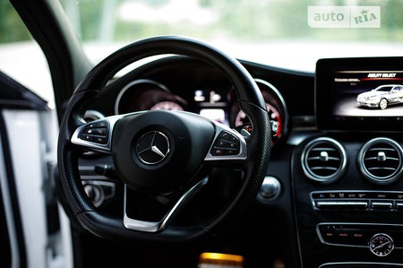 Mercedes-Benz C 300 2015  випуску Львів з двигуном 2 л бензин седан  за 22500 долл. 