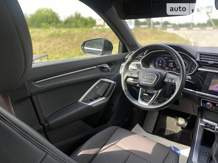 Audi Q3 2019  випуску Житомир з двигуном 2 л бензин позашляховик автомат за 30500 долл. 