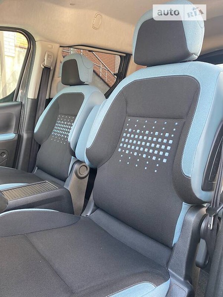 Citroen Berlingo 2015  випуску Рівне з двигуном 1.6 л дизель мінівен механіка за 11700 долл. 