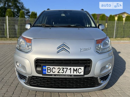 Citroen C3 Picasso 2011  випуску Львів з двигуном 1.6 л дизель хэтчбек механіка за 7600 долл. 