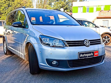 Volkswagen Touran 2013  випуску Київ з двигуном 2 л дизель універсал автомат за 11990 долл. 