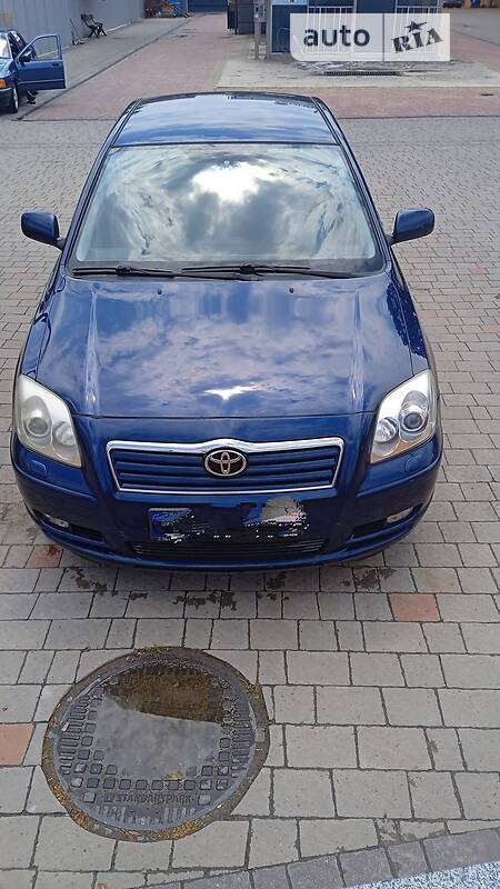 Toyota Avensis 2003  випуску Івано-Франківськ з двигуном 2 л дизель седан механіка за 5200 долл. 