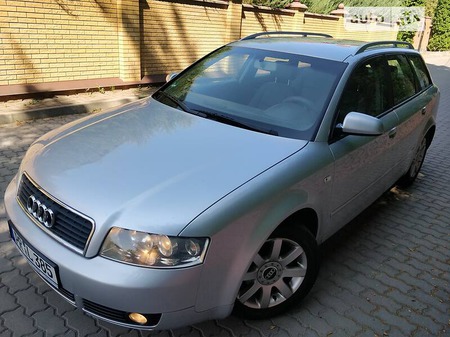 Audi A4 Limousine 2001  випуску Хмельницький з двигуном 2 л бензин універсал автомат за 5799 долл. 