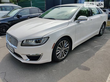 Lincoln MKZ 2019  випуску Київ з двигуном 2 л бензин седан автомат за 19700 долл. 