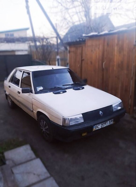 Renault 11 1987  випуску Київ з двигуном 1.7 л  хэтчбек механіка за 1400 долл. 