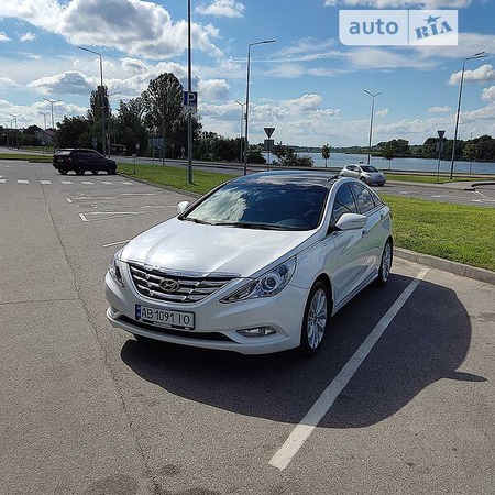 Hyundai Sonata 2011  випуску Вінниця з двигуном 2.4 л  седан  за 10400 долл. 