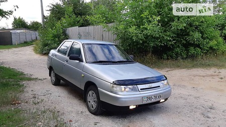 Lada 2110 2001  випуску Харків з двигуном 1.5 л бензин седан механіка за 1450 долл. 