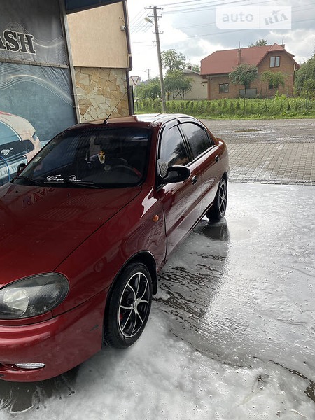 Daewoo Lanos 2002  випуску Львів з двигуном 1.3 л бензин седан механіка за 1850 долл. 