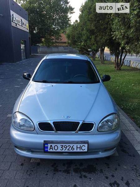 Daewoo Lanos 2005  випуску Ужгород з двигуном 1.5 л бензин седан механіка за 2400 долл. 