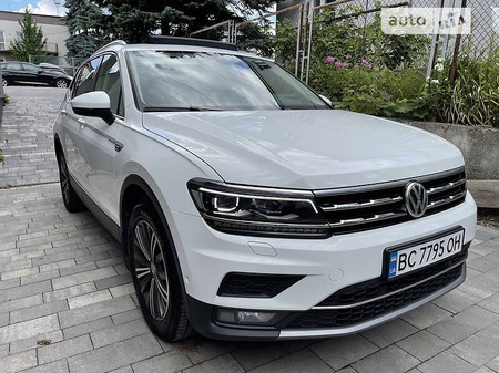 Volkswagen Tiguan 2018  випуску Львів з двигуном 2 л дизель позашляховик автомат за 28500 долл. 