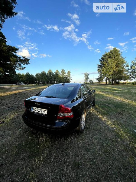 Volvo S40 2006  випуску Луцьк з двигуном 1.8 л бензин седан механіка за 5500 долл. 