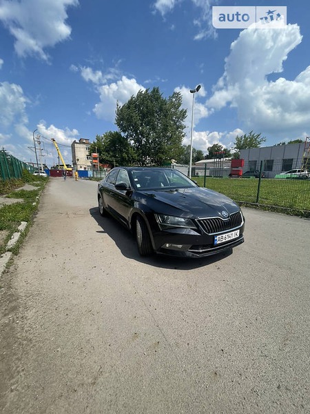 Skoda Superb 2015  випуску Вінниця з двигуном 2 л дизель седан автомат за 19000 долл. 