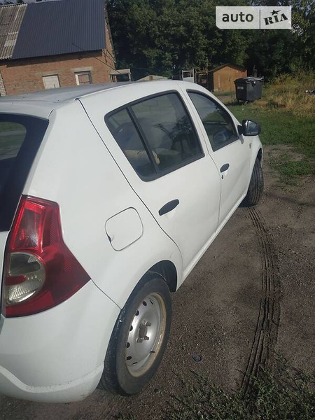 Dacia Sandero 2009  випуску Черкаси з двигуном 1.4 л  хэтчбек механіка за 4550 долл. 