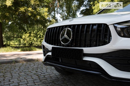 Mercedes-Benz GLC 300 2021  випуску Чернівці з двигуном 2 л бензин позашляховик автомат за 59000 долл. 