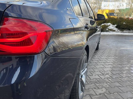 BMW 330 2017  випуску Київ з двигуном 2 л гібрид седан автомат за 25500 долл. 