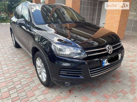 Volkswagen Touareg 2014  випуску Київ з двигуном 3 л дизель позашляховик автомат за 22999 долл. 