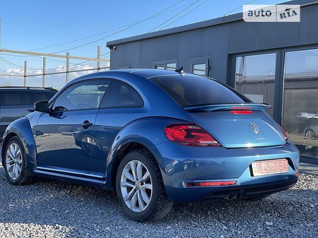 Volkswagen Beetle 2017  випуску Львів з двигуном 1.8 л бензин хэтчбек автомат за 13150 долл. 