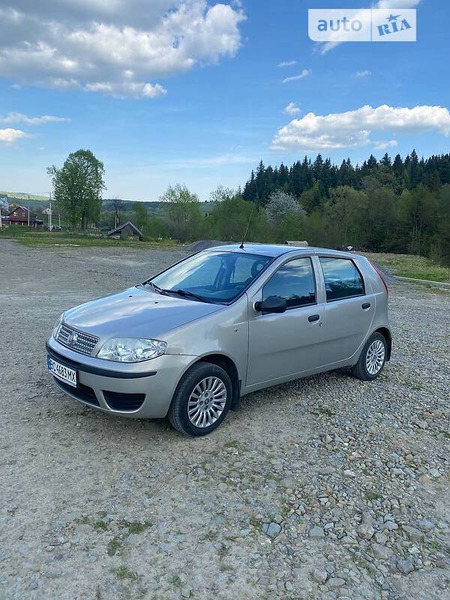 Fiat Punto 2010  випуску Львів з двигуном 1.2 л бензин хэтчбек  за 4000 долл. 