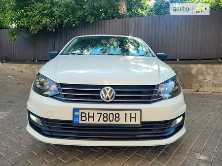 Volkswagen Polo 2015  випуску Хмельницький з двигуном 1.6 л  седан автомат за 8700 долл. 