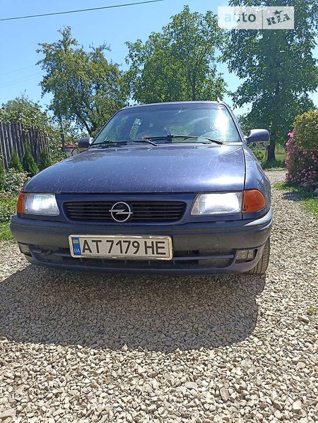 Opel Astra 1996  випуску Івано-Франківськ з двигуном 1.6 л  універсал механіка за 1600 долл. 