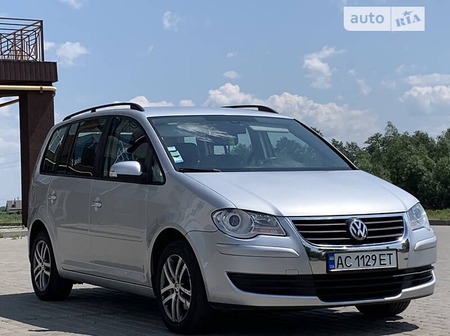 Volkswagen Touran 2008  випуску Луцьк з двигуном 1.9 л дизель мінівен механіка за 7900 долл. 