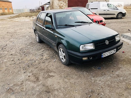Volkswagen Vento 1997  випуску Тернопіль з двигуном 1.8 л бензин седан механіка за 2500 долл. 