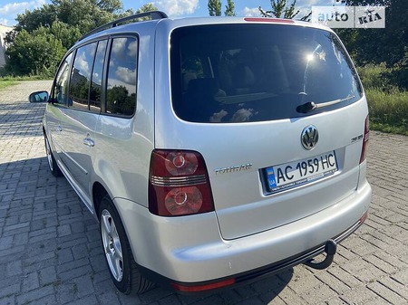 Volkswagen Touran 2008  випуску Суми з двигуном 2 л дизель мінівен механіка за 8000 долл. 