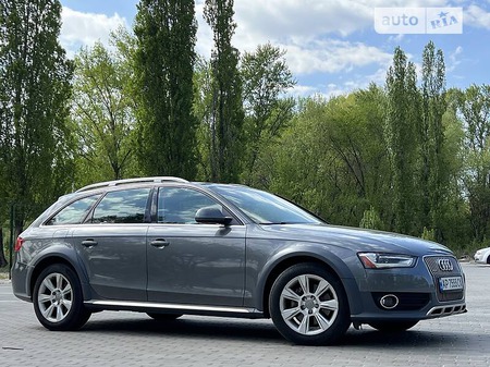 Audi A4 allroad quattro 2012  випуску Запоріжжя з двигуном 2 л бензин універсал автомат за 13500 долл. 