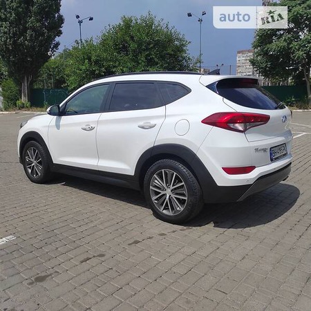 Hyundai Tucson 2015  випуску Одеса з двигуном 2 л дизель позашляховик автомат за 19999 долл. 