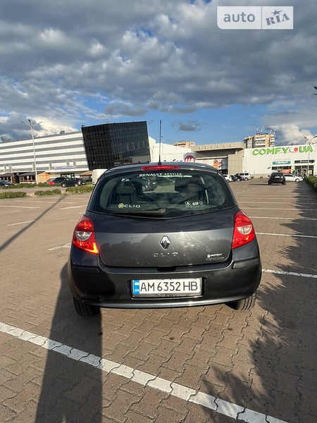 Renault Clio 2006  випуску Житомир з двигуном 1.2 л бензин хэтчбек механіка за 4400 долл. 