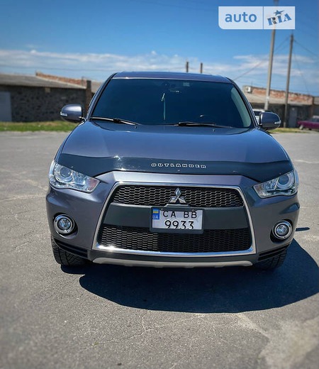 Mitsubishi Outlander XL 2011  випуску Черкаси з двигуном 3 л бензин позашляховик автомат за 12700 долл. 