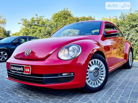 Volkswagen Beetle 2015  випуску Львів з двигуном 1.8 л бензин хэтчбек автомат за 13490 долл. 