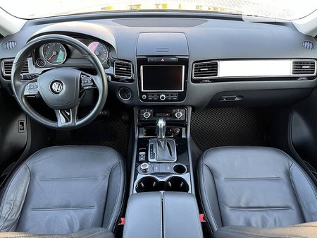 Volkswagen Touareg 2010  випуску Чернівці з двигуном 3 л дизель позашляховик автомат за 19000 долл. 