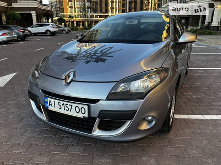 Renault Megane 2011  випуску Київ з двигуном 1.6 л бензин хэтчбек автомат за 7700 долл. 