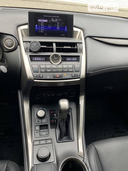 Lexus NX 200t 2015  випуску Луцьк з двигуном 0 л бензин позашляховик автомат за 24750 долл. 