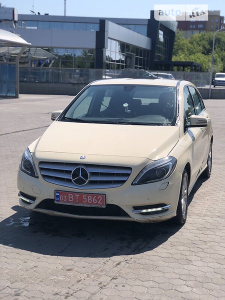 Mercedes-Benz B 180 2014  випуску Луцьк з двигуном 1.8 л дизель універсал автомат за 8000 долл. 