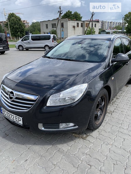 Opel Insignia 2012  випуску Львів з двигуном 2 л дизель універсал механіка за 7600 долл. 
