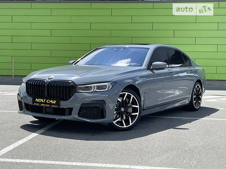 BMW 750 2018  випуску Київ з двигуном 4.4 л бензин седан автомат за 75200 долл. 
